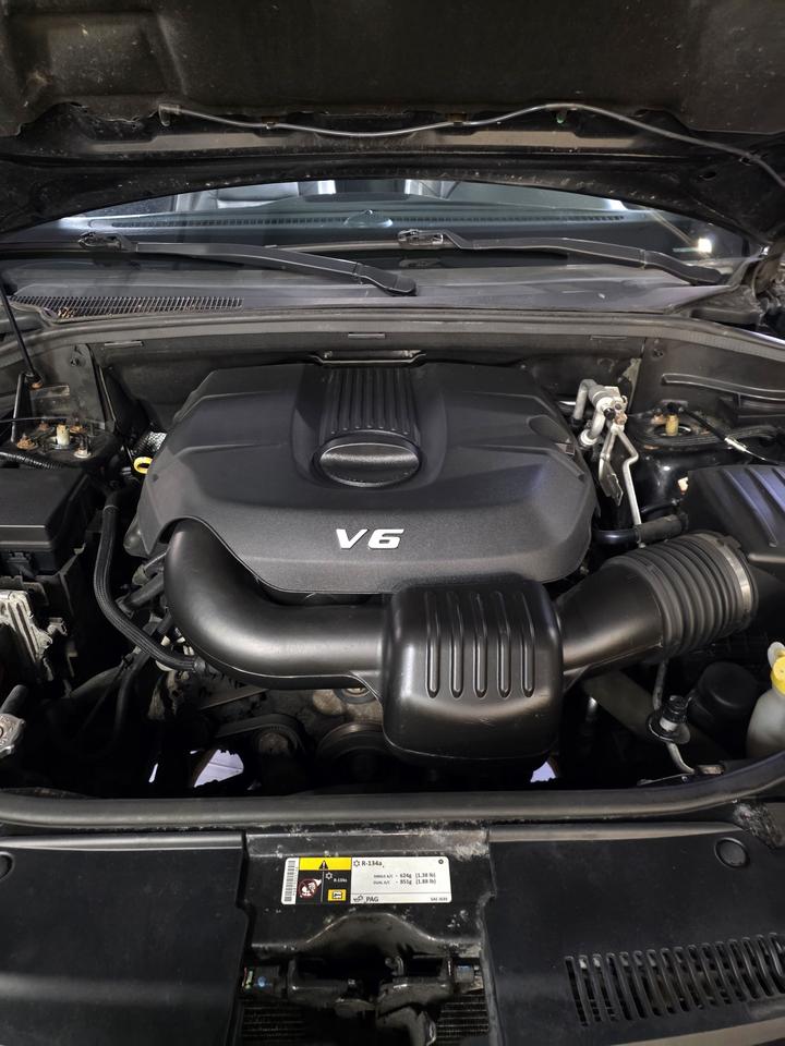 2014 Jeep Grand Cherokee Overland Photo