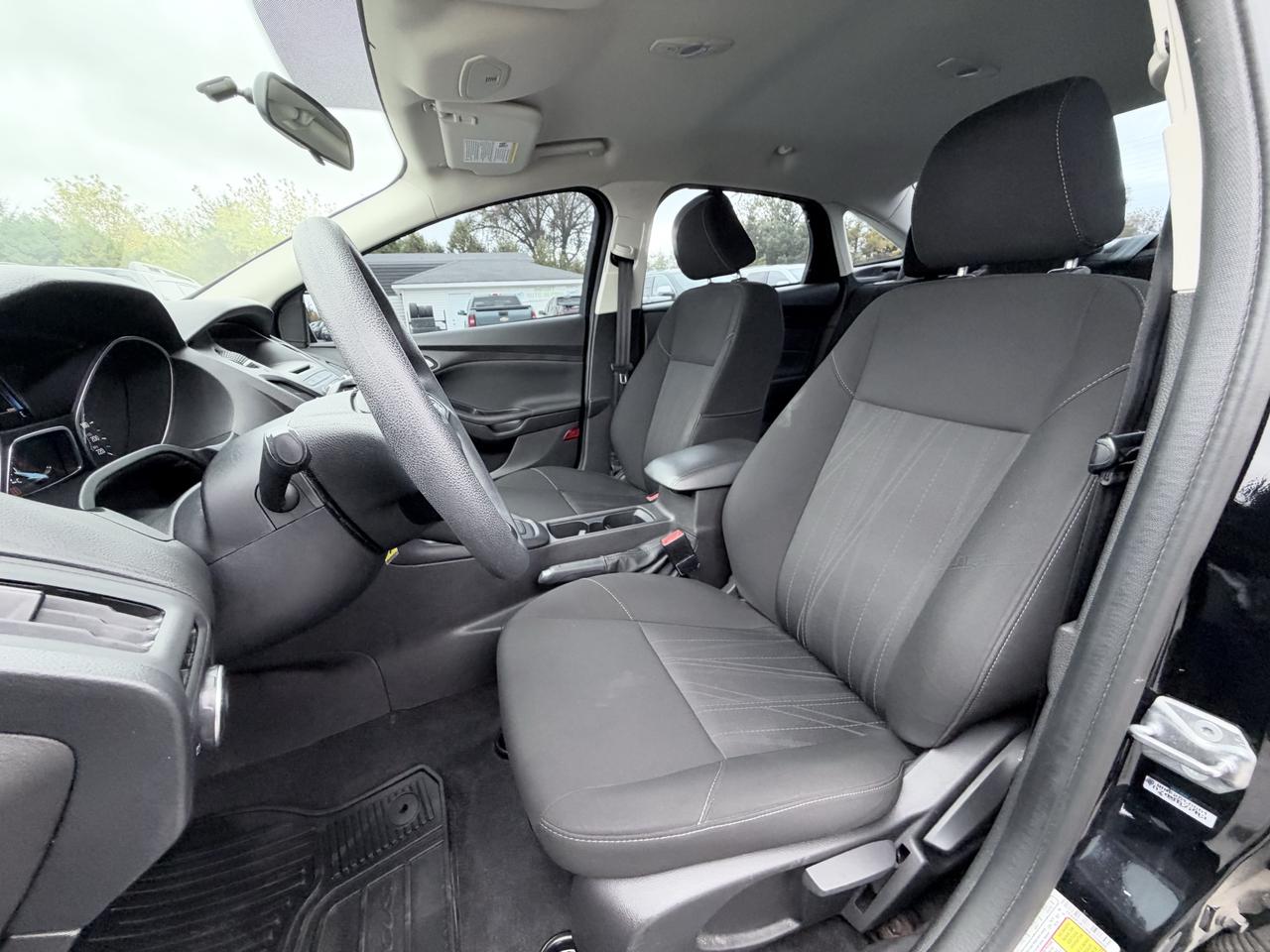 2017 Ford Focus 4DR SDN SE Photo