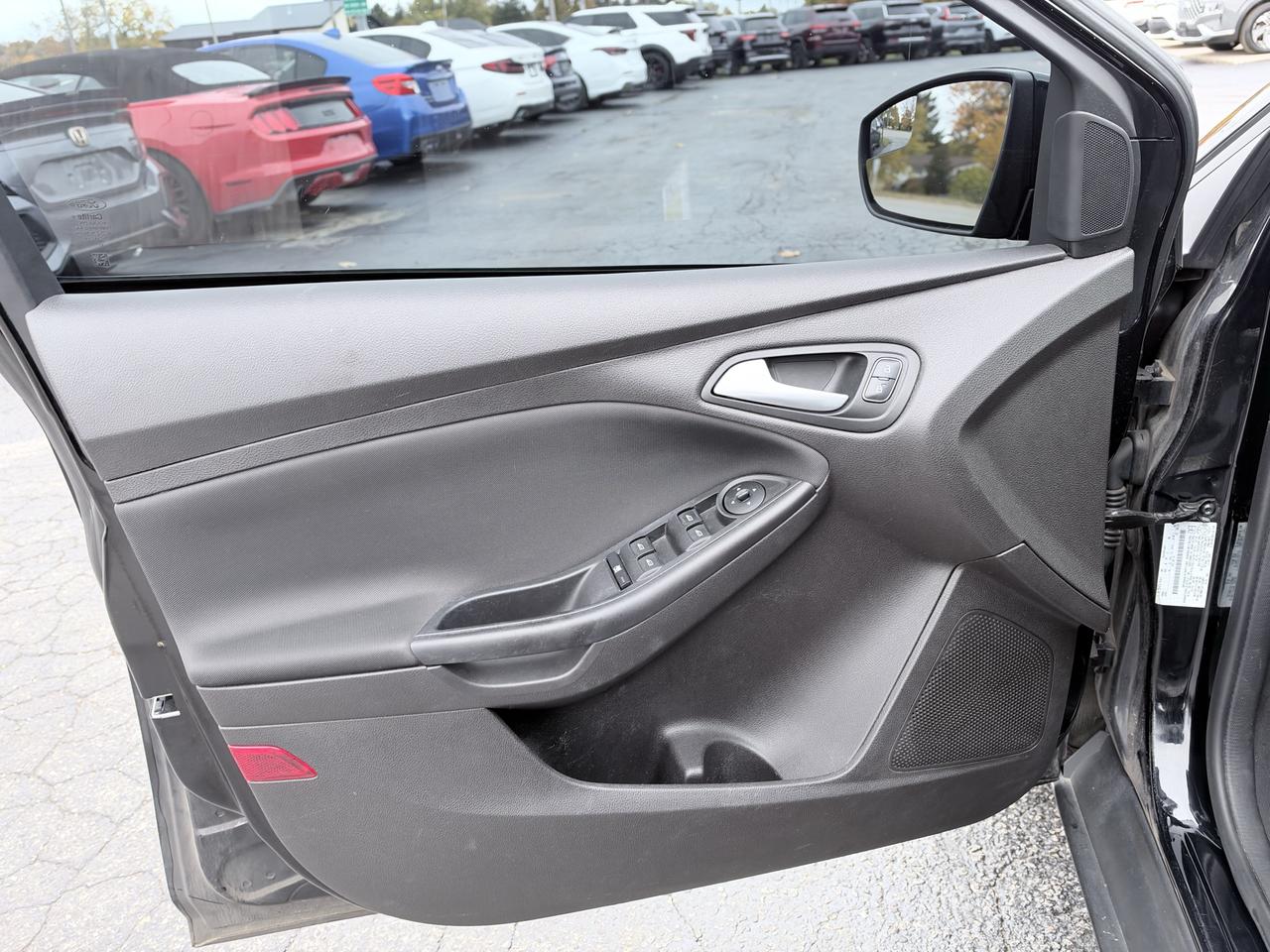 2017 Ford Focus 4DR SDN SE Photo