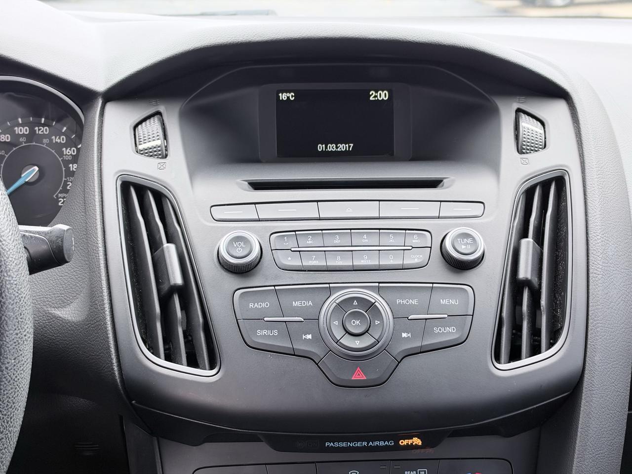 2017 Ford Focus 4DR SDN SE Photo