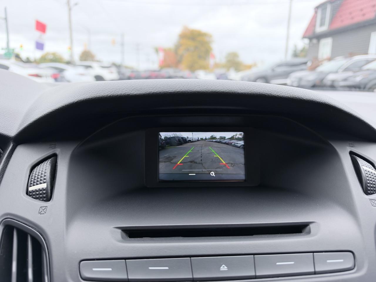 2017 Ford Focus 4DR SDN SE Photo