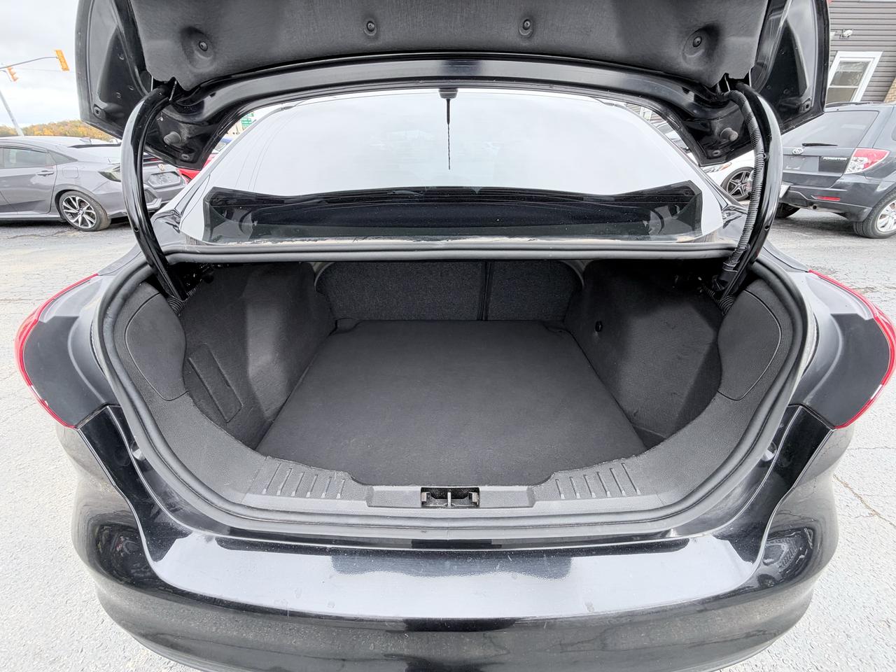 2017 Ford Focus 4DR SDN SE Photo