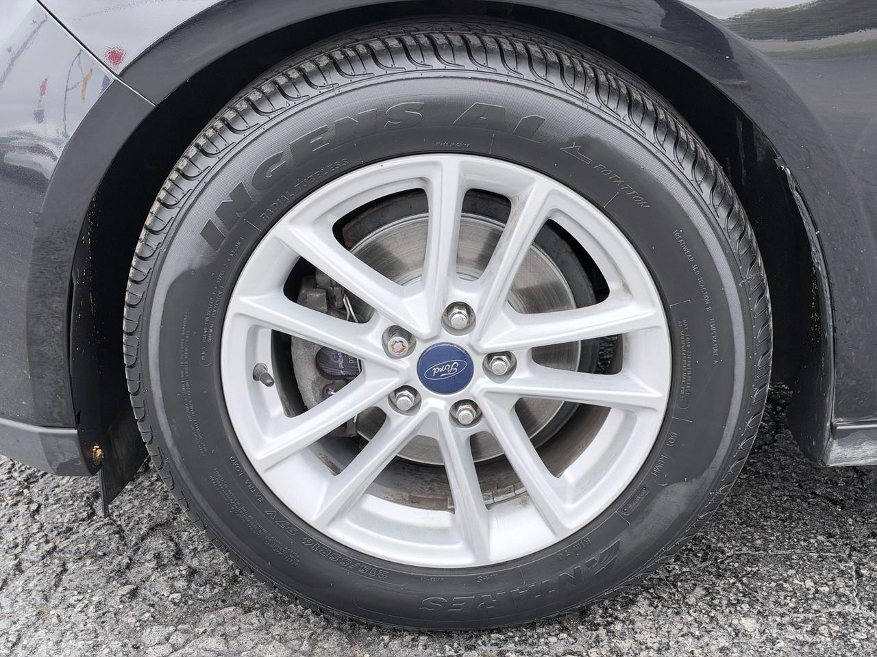 2017 Ford Focus 4DR SDN SE Photo