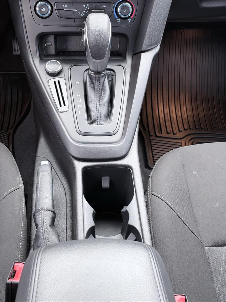 2017 Ford Focus 4DR SDN SE Photo