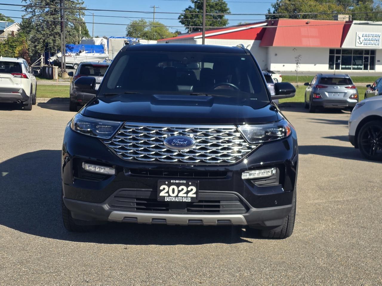 2022 Ford Explorer Platinum AWD Includes snow tire package Photo
