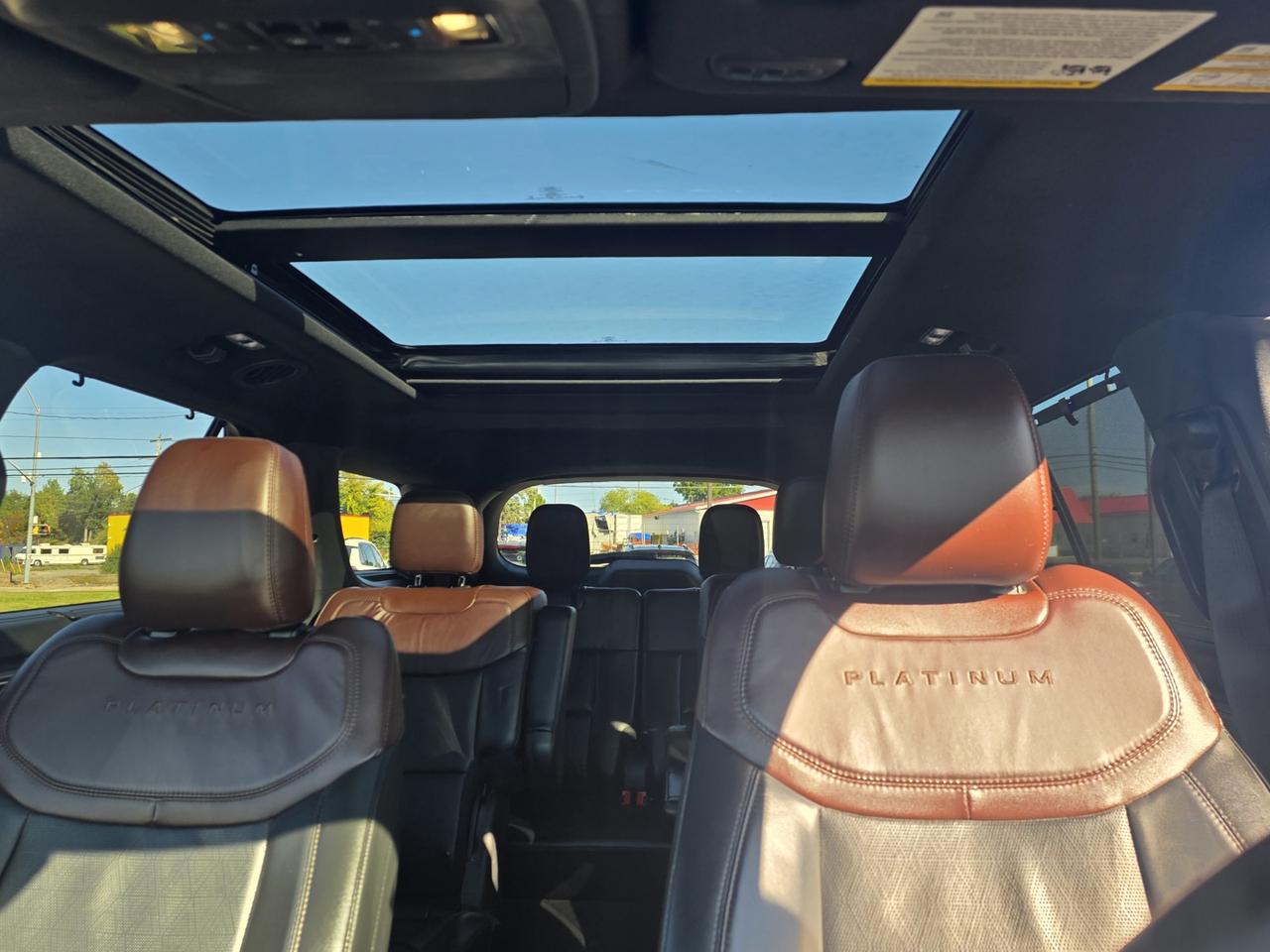 2022 Ford Explorer Platinum AWD Includes snow tire package Photo