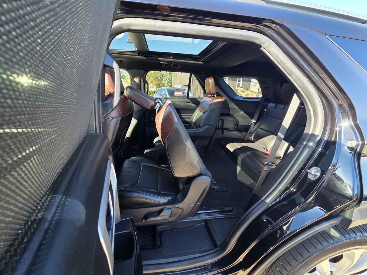 2022 Ford Explorer Platinum AWD Includes snow tire package Photo