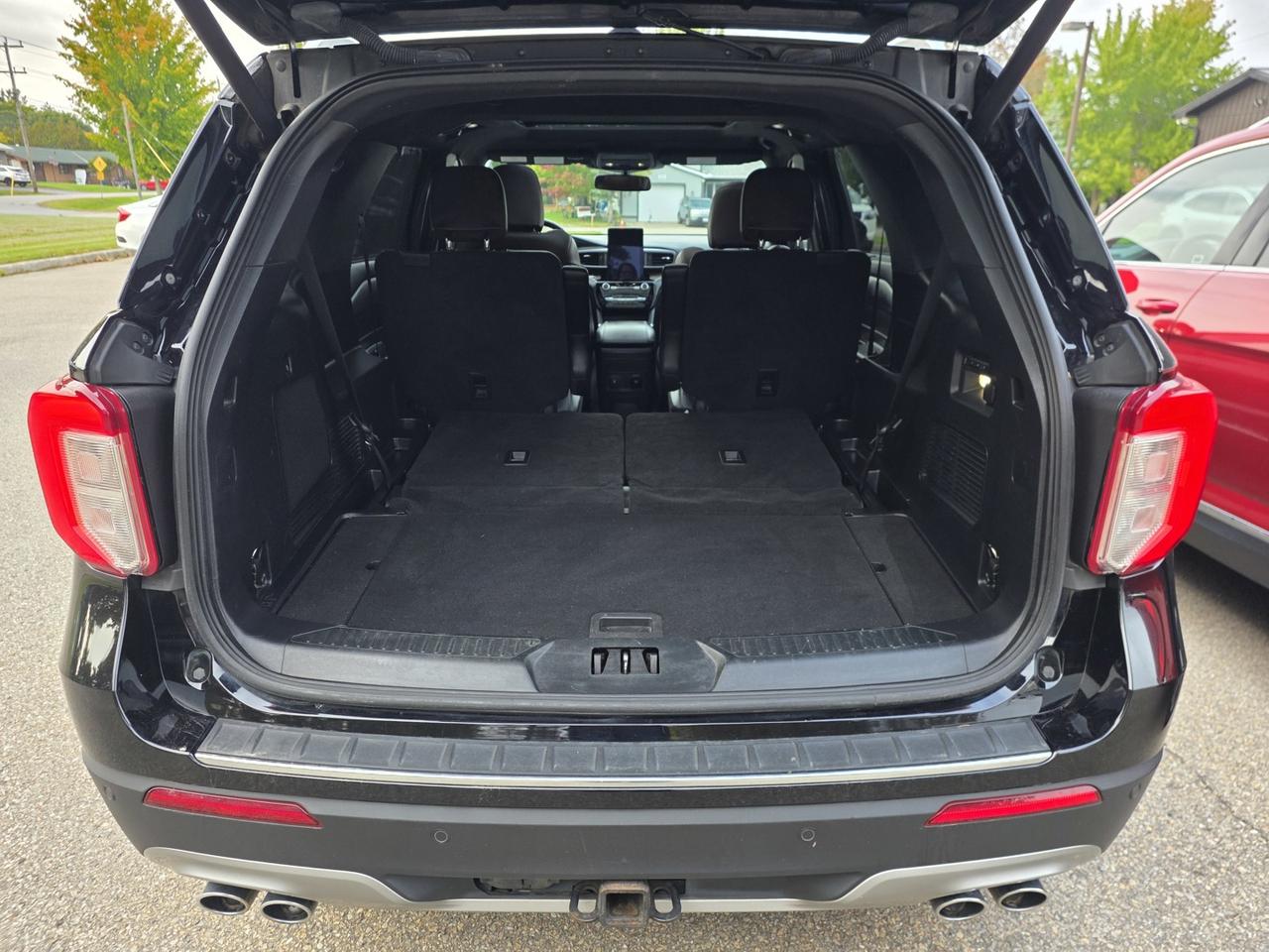 2022 Ford Explorer Platinum AWD Includes snow tire package Photo