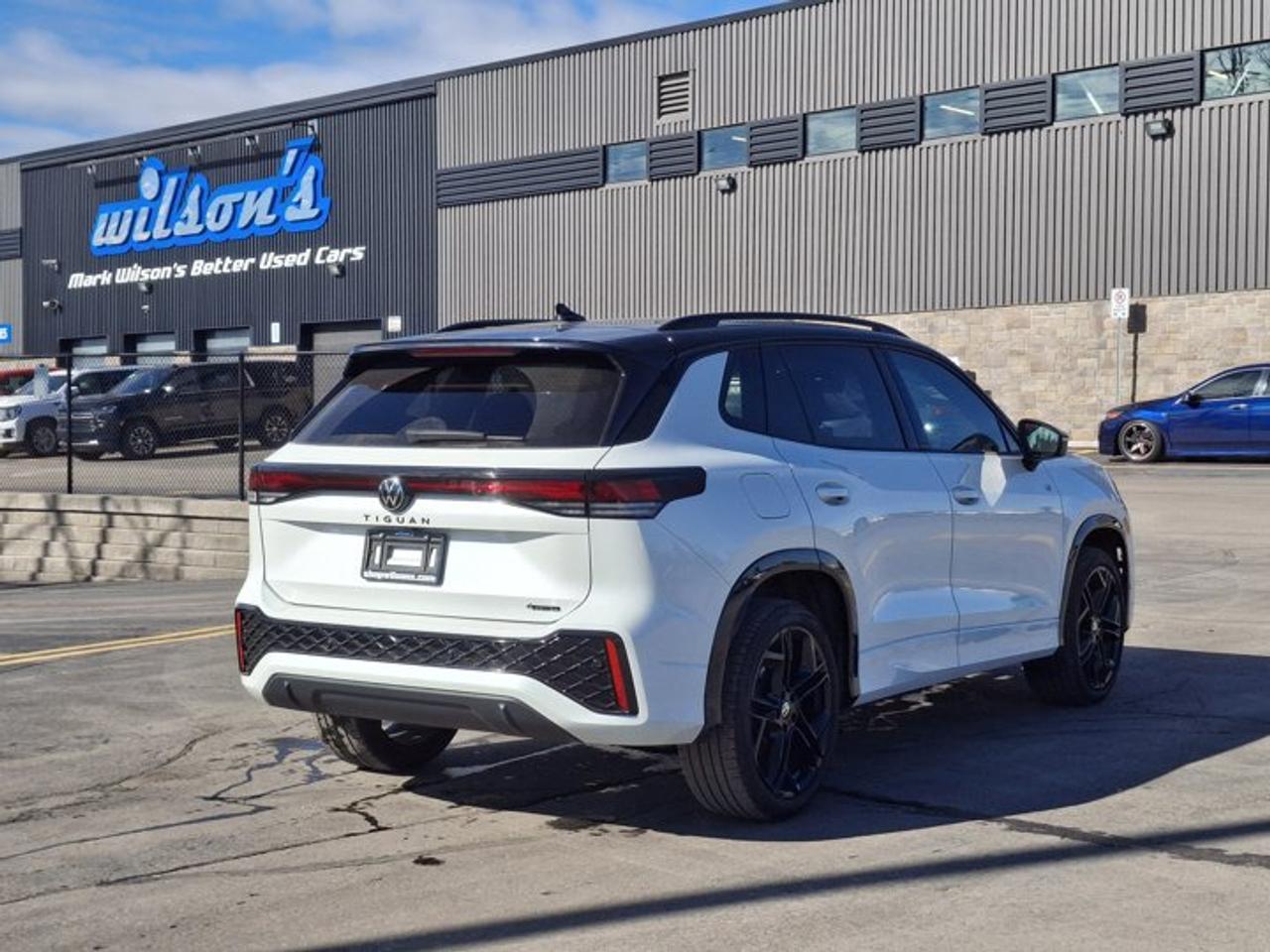 2026 Volkswagen Tiguan Comfortline R-Line Black Edition 4Motion | Leather | Pano Roof | Heated Seats + Steering | and More! Photo4