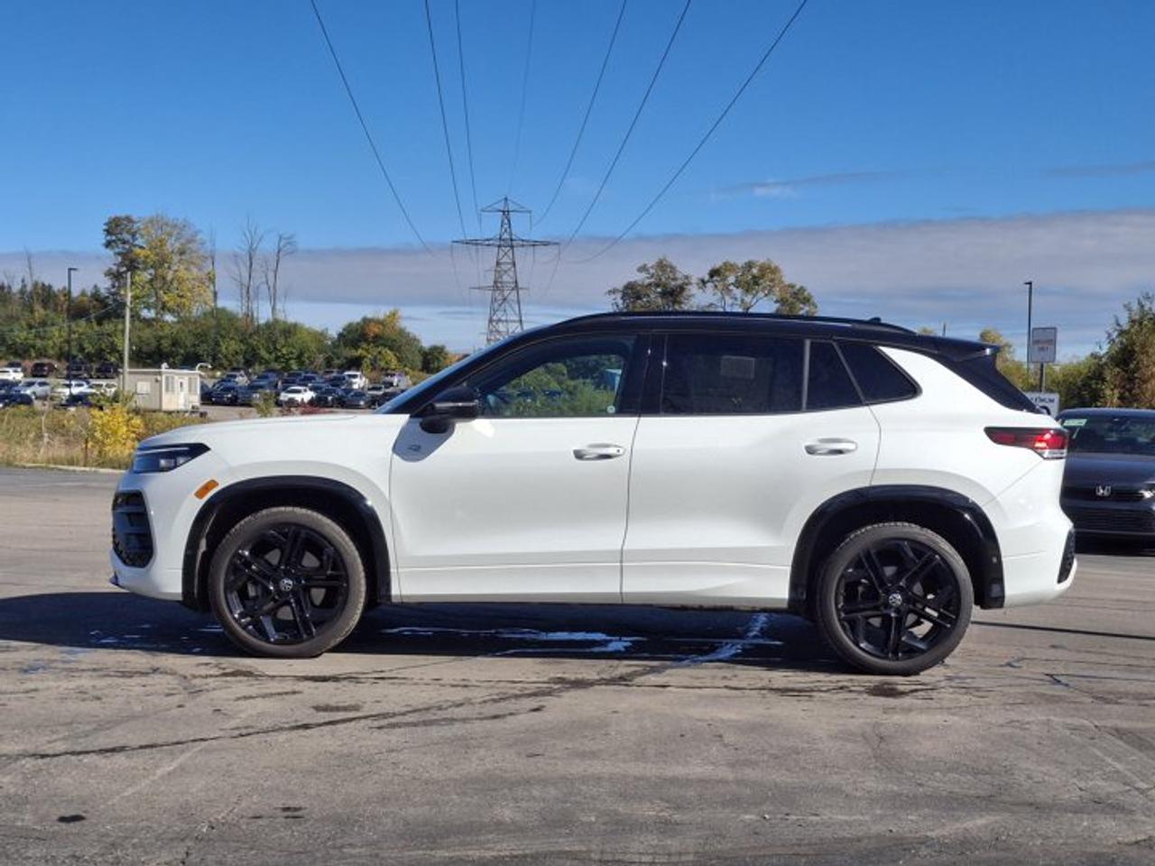 2026 Volkswagen Tiguan Comfortline R-Line Black Edition 4Motion | Leather | Pano Roof | Heated Seats + Steering | and More! Photo5