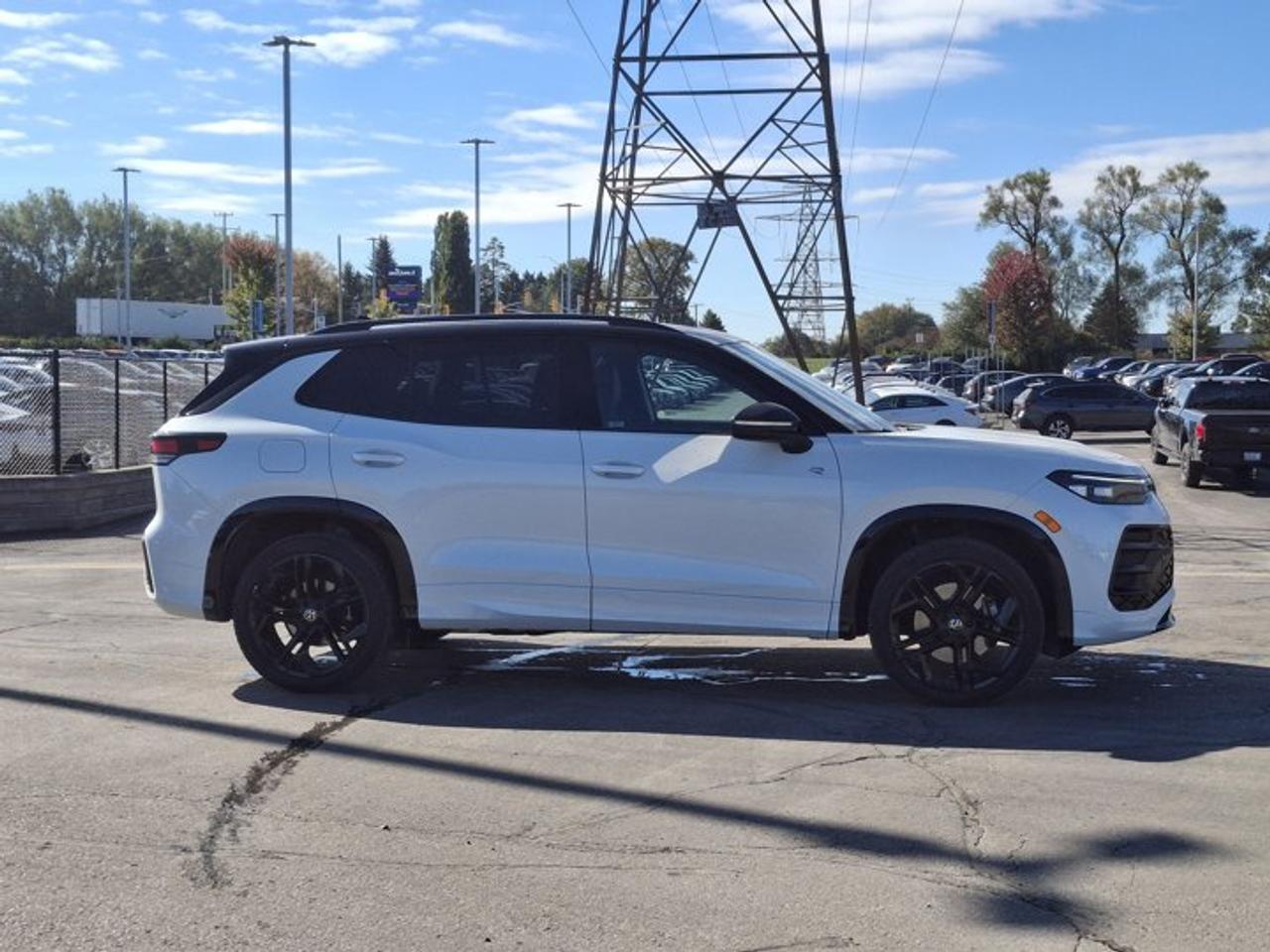 2026 Volkswagen Tiguan Comfortline R-Line Black Edition 4Motion | Leather | Pano Roof | Heated Seats + Steering | and More! Photo