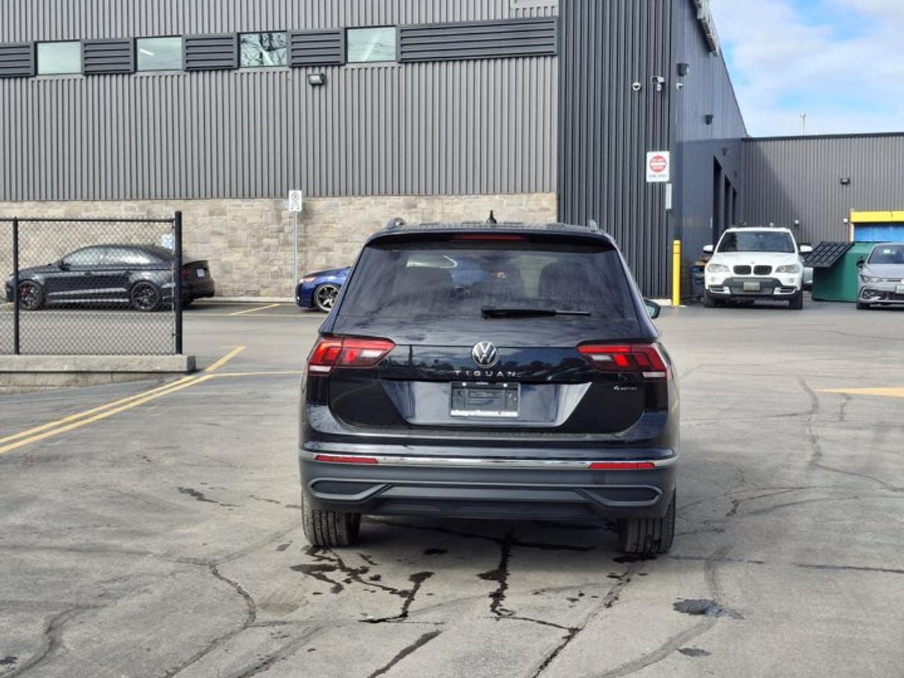 2024 Volkswagen Tiguan Comfortline 4Motion | Leather | Heated Seats + Steering | Wireless Carplay | Adaptive Cruise & More! Photo3