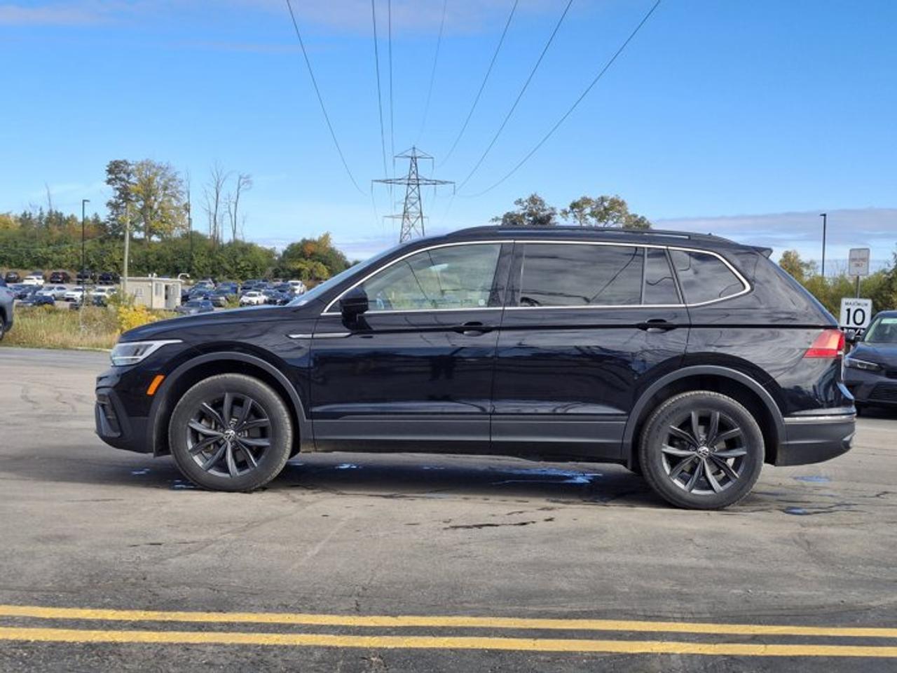 2024 Volkswagen Tiguan Comfortline 4Motion | Leather | Heated Seats + Steering | Wireless Carplay | Adaptive Cruise & More! Photo5