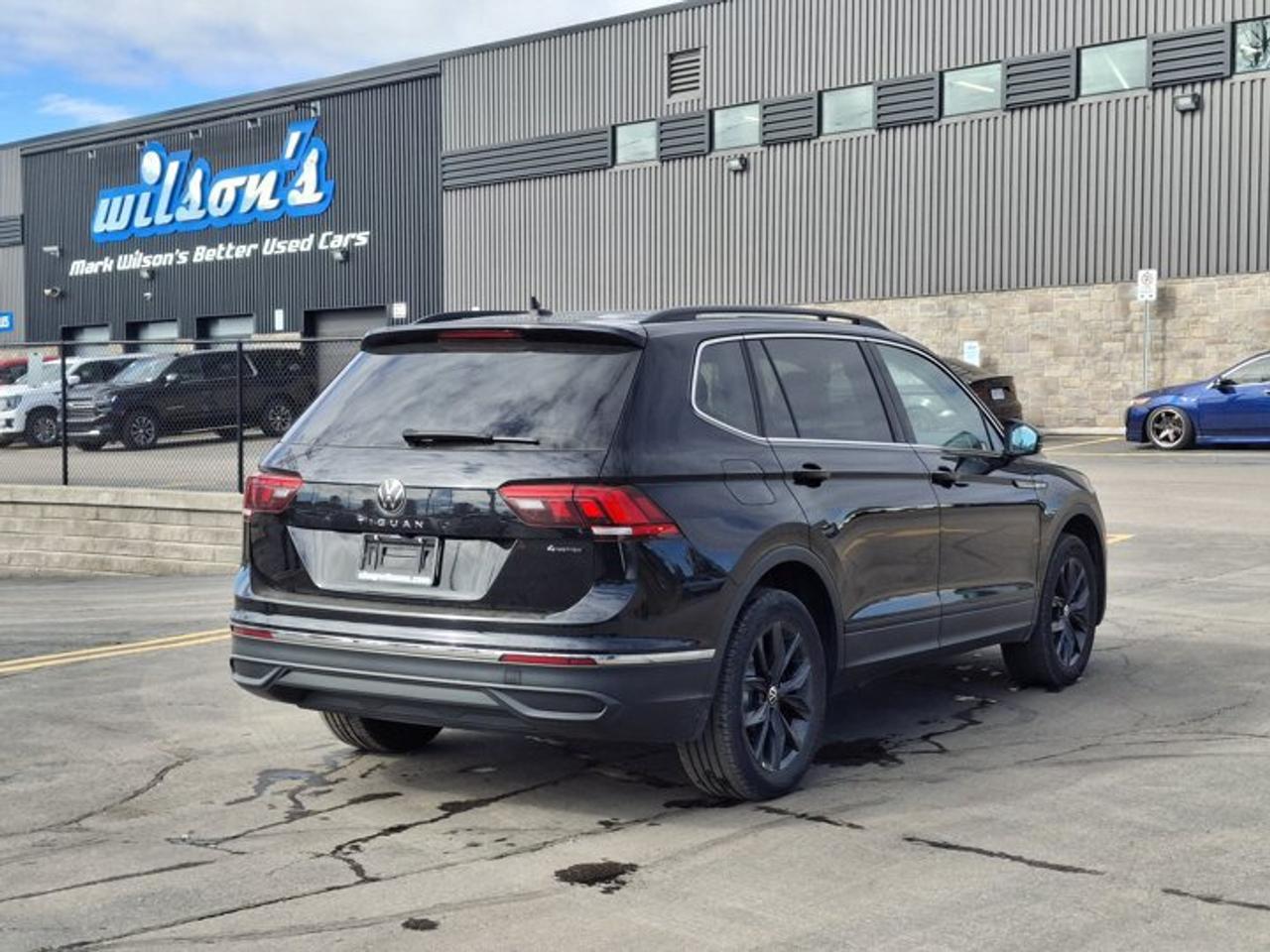 2024 Volkswagen Tiguan Comfortline 4Motion | Leather | Heated Seats + Steering | Wireless Carplay | Adaptive Cruise & More! Photo