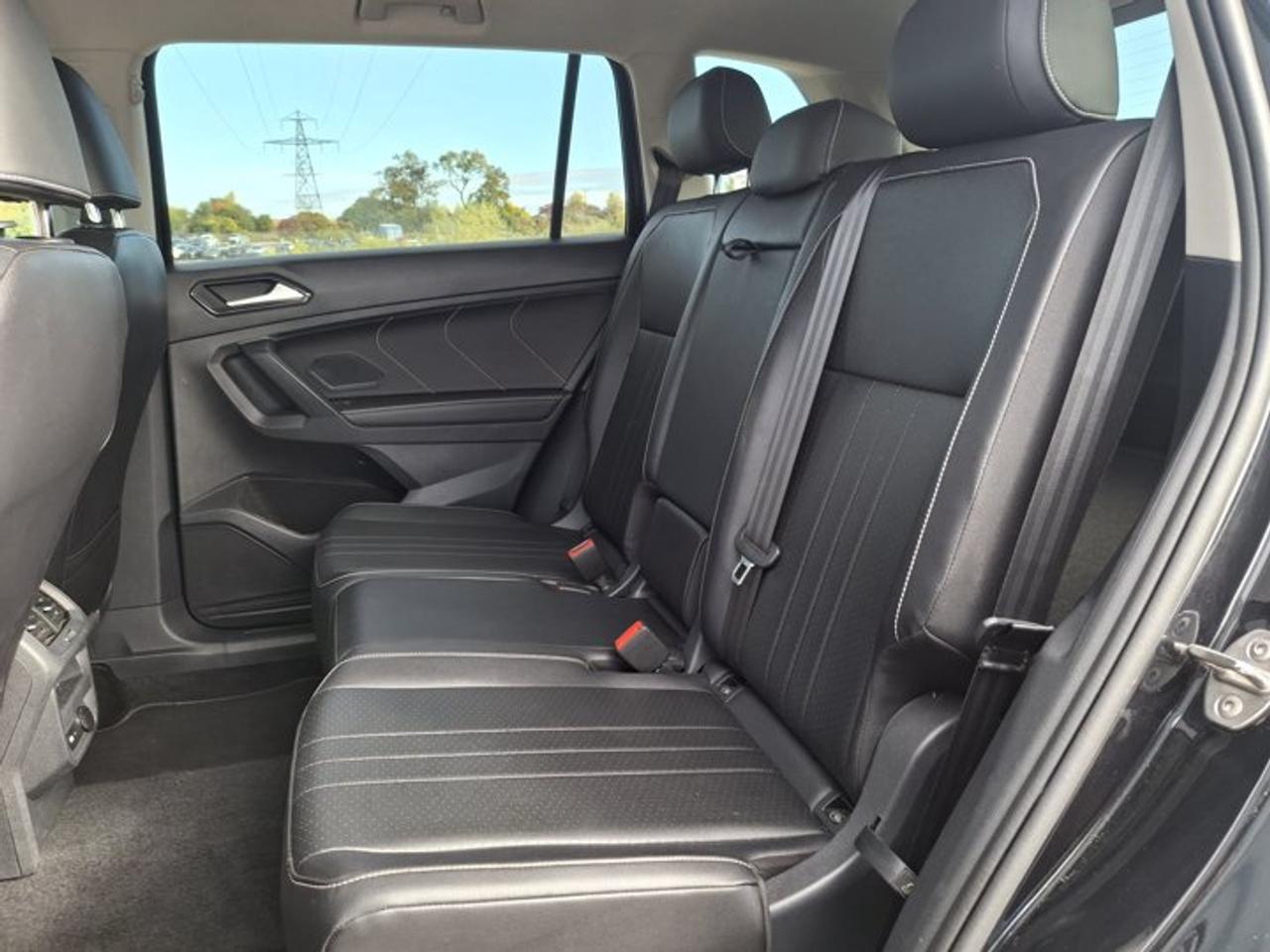 2024 Volkswagen Tiguan Comfortline 4Motion | Leather | Heated Seats + Steering | Wireless Carplay | Adaptive Cruise & More! Photo