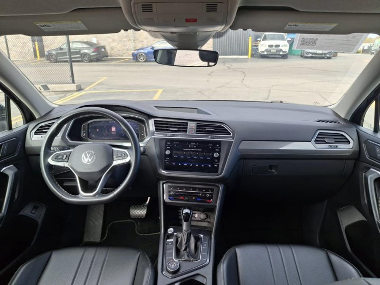 2024 Volkswagen Tiguan Comfortline 4Motion | Leather | Heated Seats + Steering | Wireless Carplay | Adaptive Cruise & More! Photo