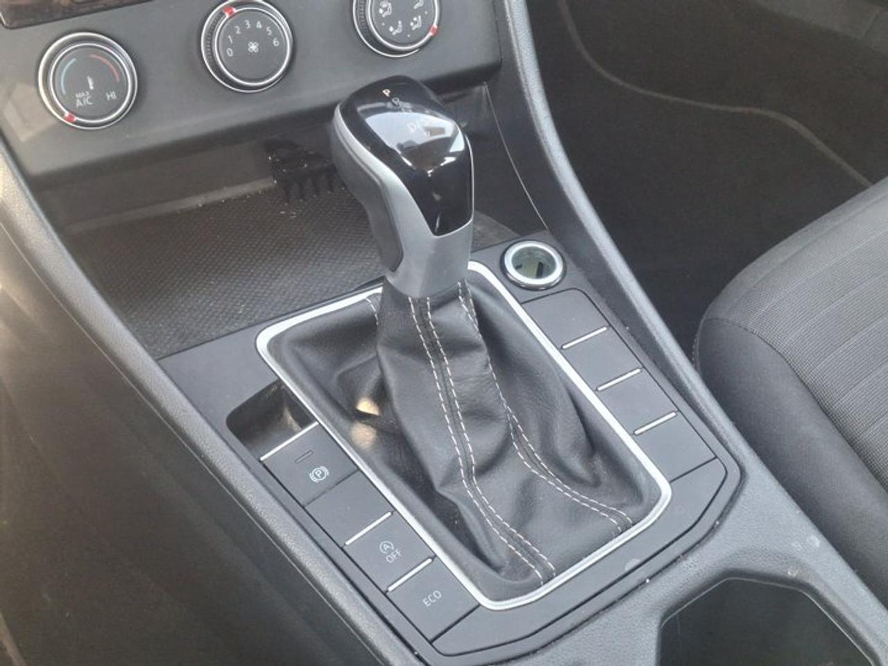 2024 Volkswagen Jetta Trendline Auto | Heated Seats + Steering | Digital Cockpit | CarPlay + Android Auto | and More ! Photo