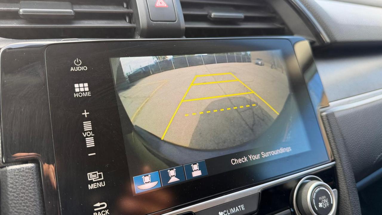 2017 Honda Civic 4dr Cvt Lx Photo