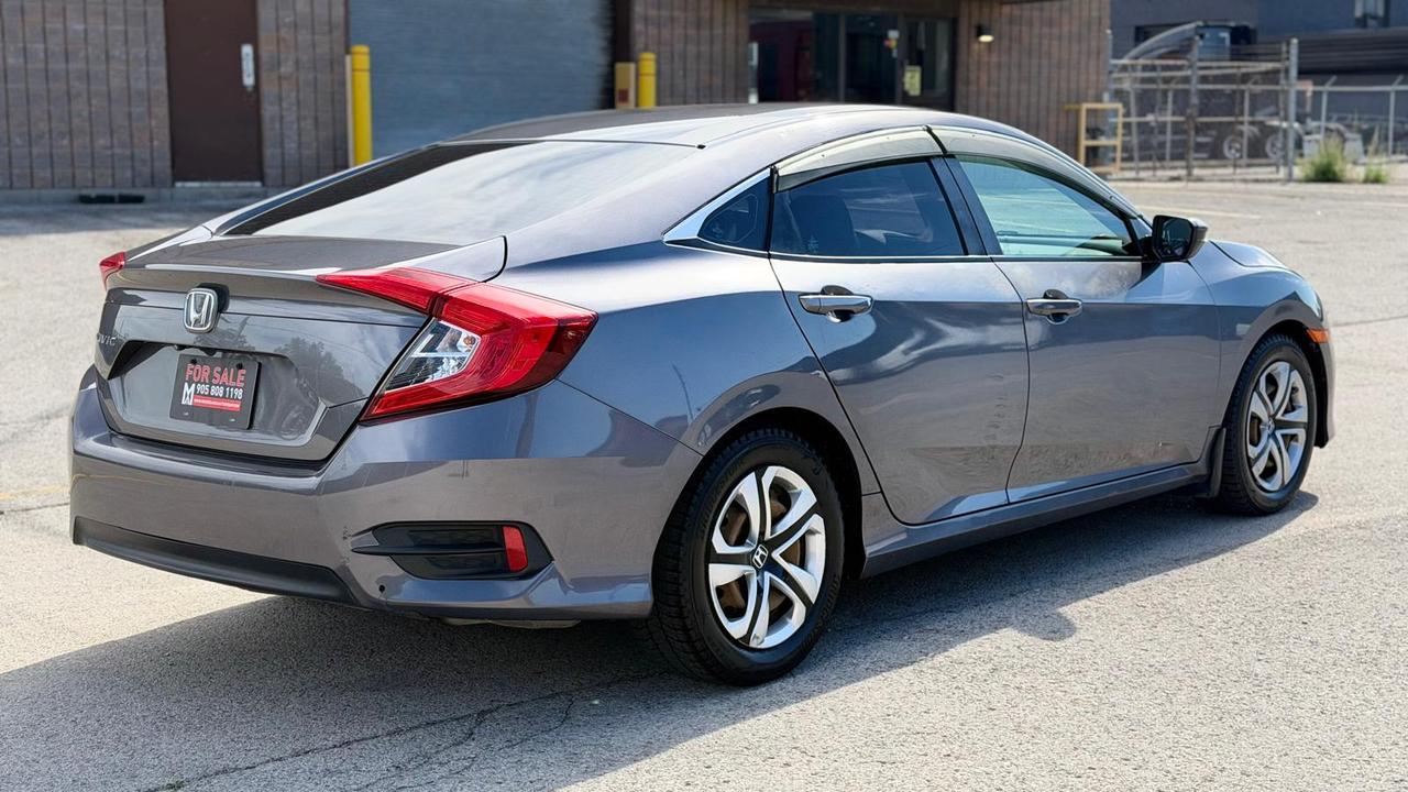 2017 Honda Civic 4dr Cvt Lx Photo4
