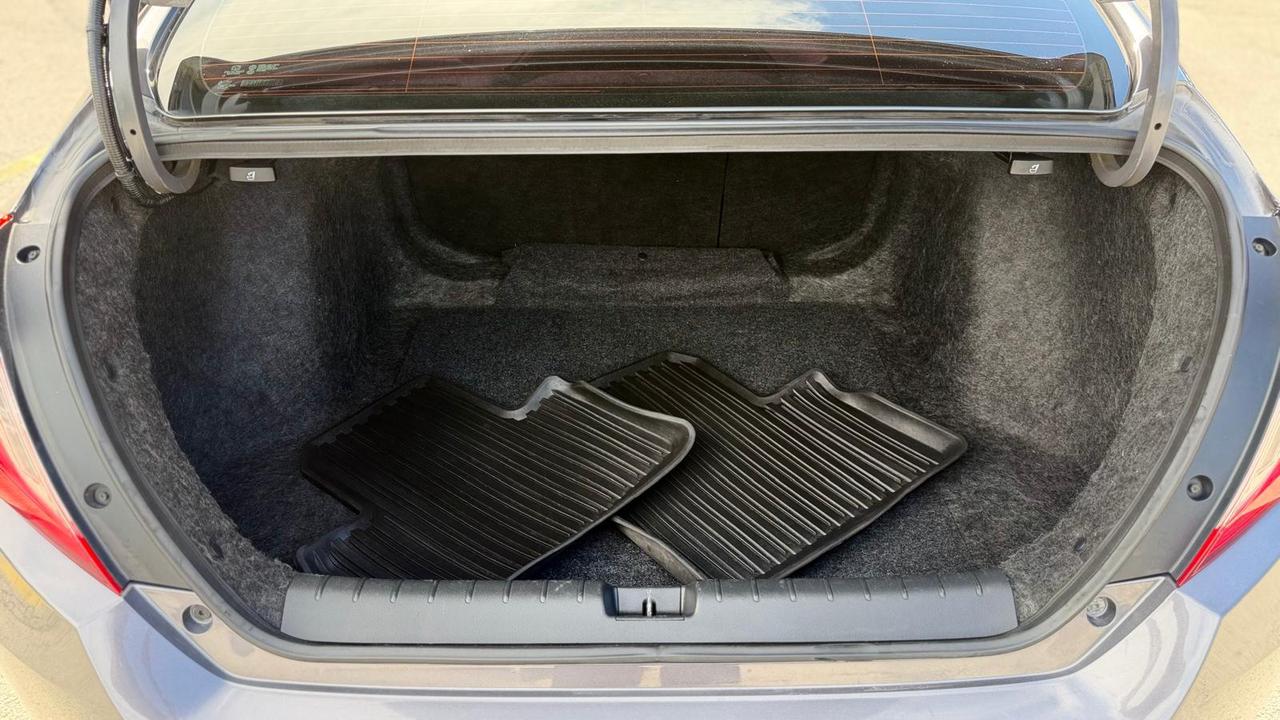 2017 Honda Civic 4dr Cvt Lx Photo
