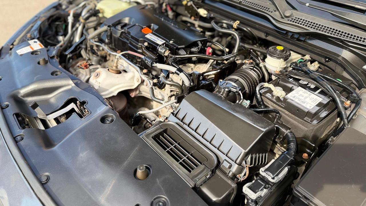 2017 Honda Civic 4dr Cvt Lx Photo