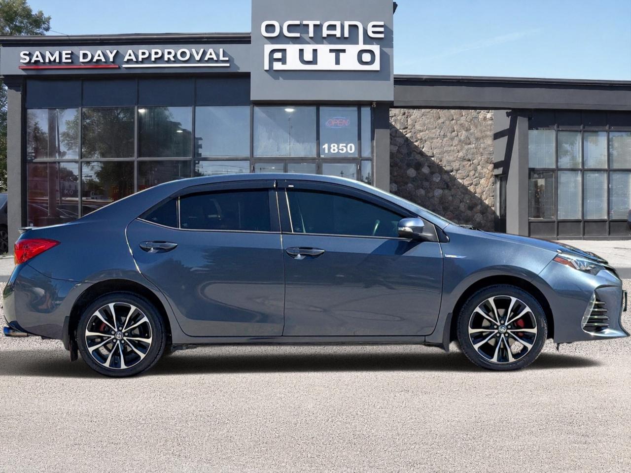 2019 Toyota Corolla XSE Photo3