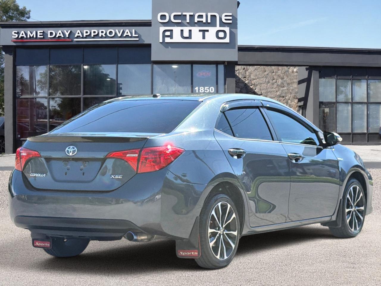 2019 Toyota Corolla XSE Photo4