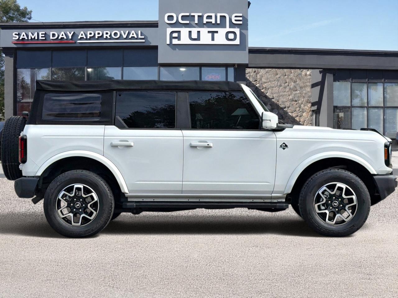 2022 Ford Bronco OUTER BANKS 4 DOOR 4X4 Photo