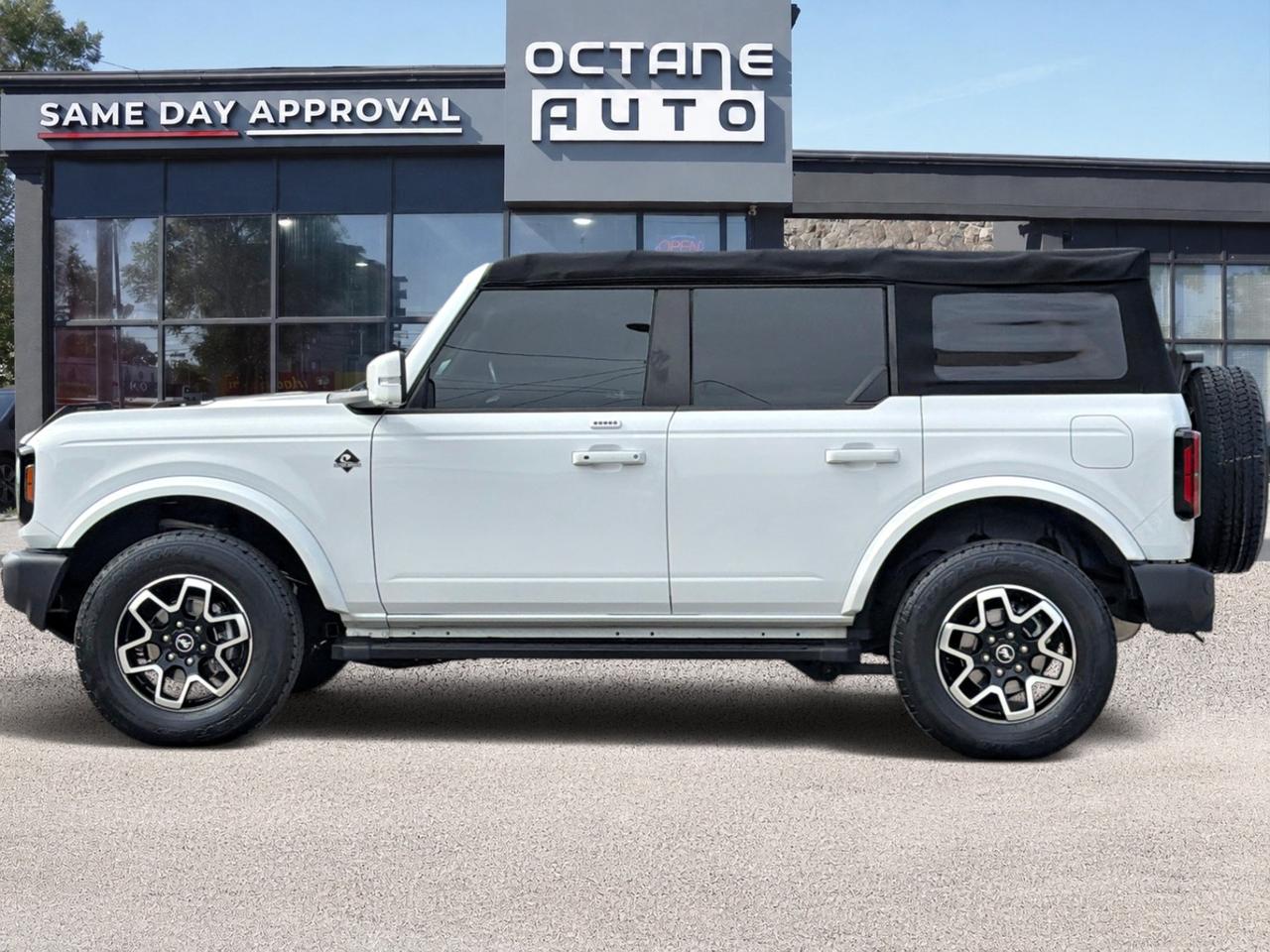 2022 Ford Bronco OUTER BANKS 4 DOOR 4X4 Photo