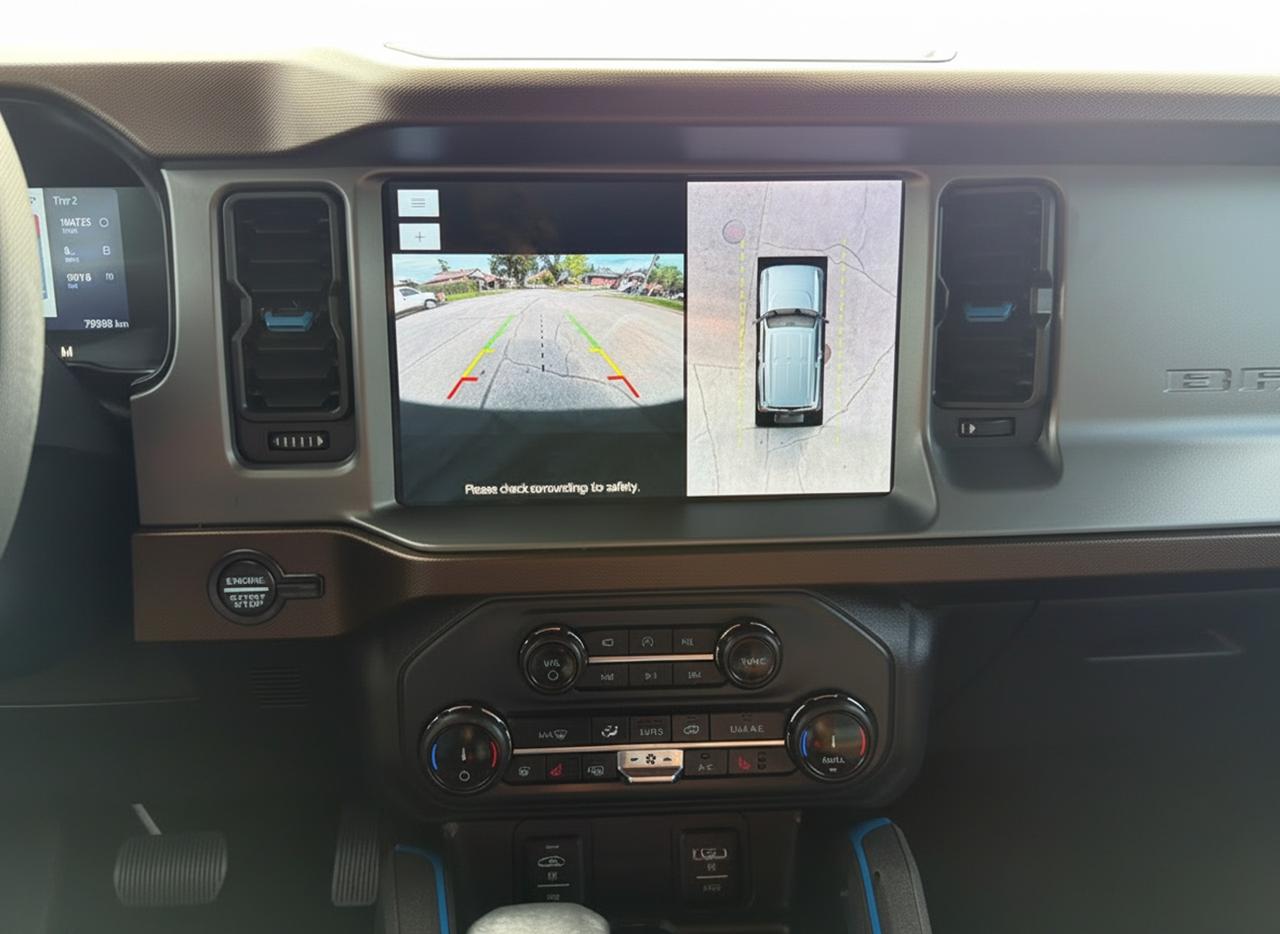 2022 Ford Bronco OUTER BANKS 4 DOOR 4X4 Photo