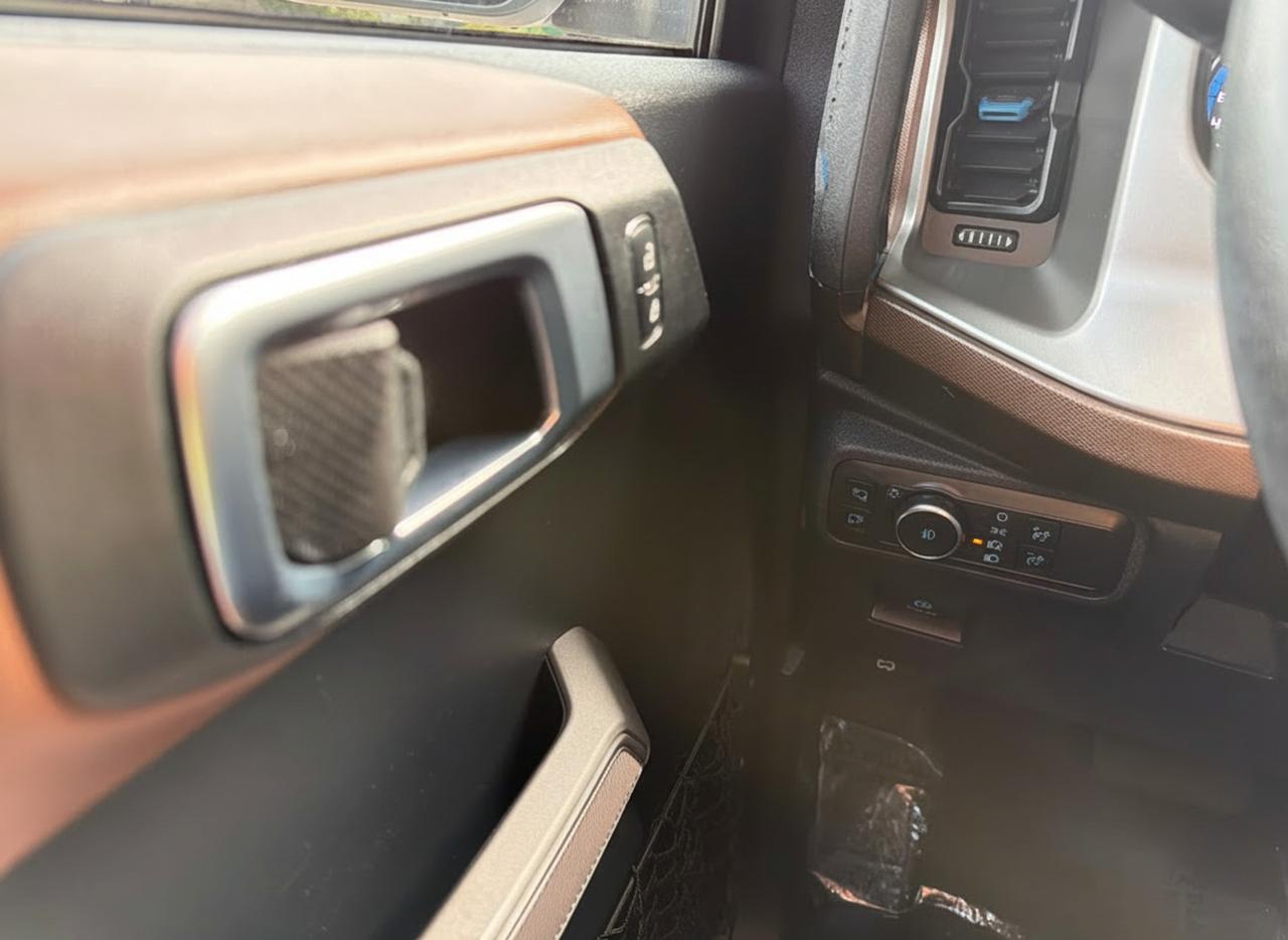 2022 Ford Bronco OUTER BANKS 4 DOOR 4X4 Photo