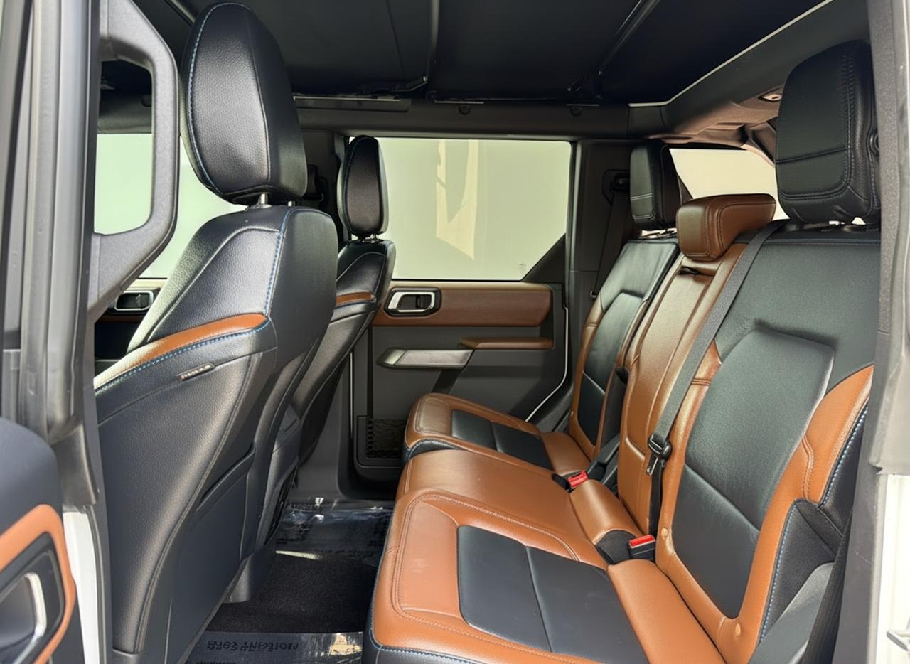 2022 Ford Bronco OUTER BANKS 4 DOOR 4X4 Photo