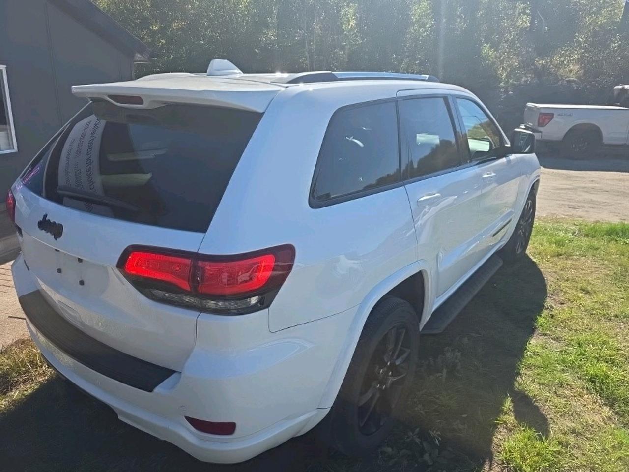 2021 Jeep Grand Cherokee Laredo GRAND CHEROKEE ALTITUDE Photo4