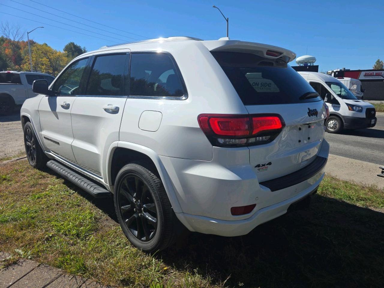 2021 Jeep Grand Cherokee Laredo GRAND CHEROKEE ALTITUDE Photo