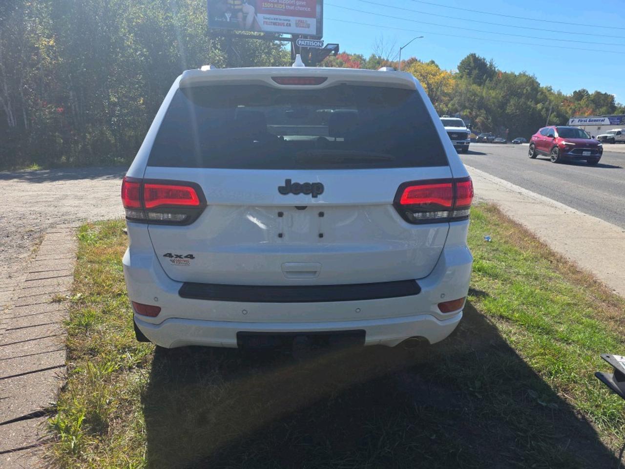 2021 Jeep Grand Cherokee Laredo GRAND CHEROKEE ALTITUDE Photo