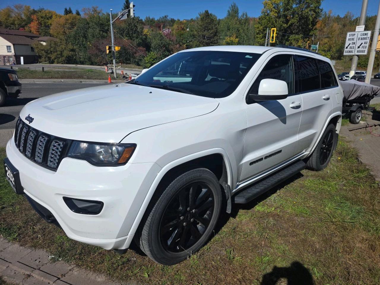 2021 Jeep Grand Cherokee Laredo GRAND CHEROKEE ALTITUDE Photo