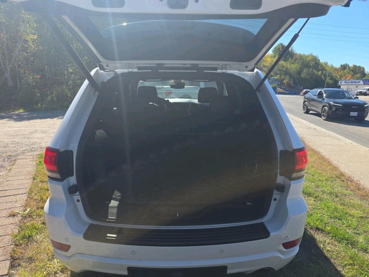 2021 Jeep Grand Cherokee Laredo GRAND CHEROKEE ALTITUDE Photo