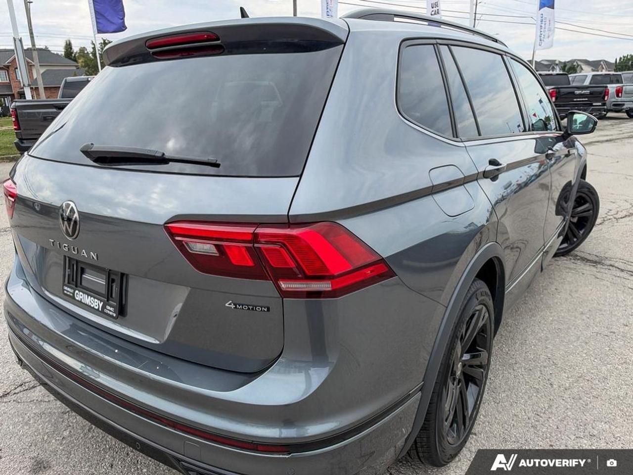 2023 Volkswagen Tiguan Comfortline R-Line Black PANORAMIC SUNROOF | HEATED SEATS | POWER LIFTGATE Photo