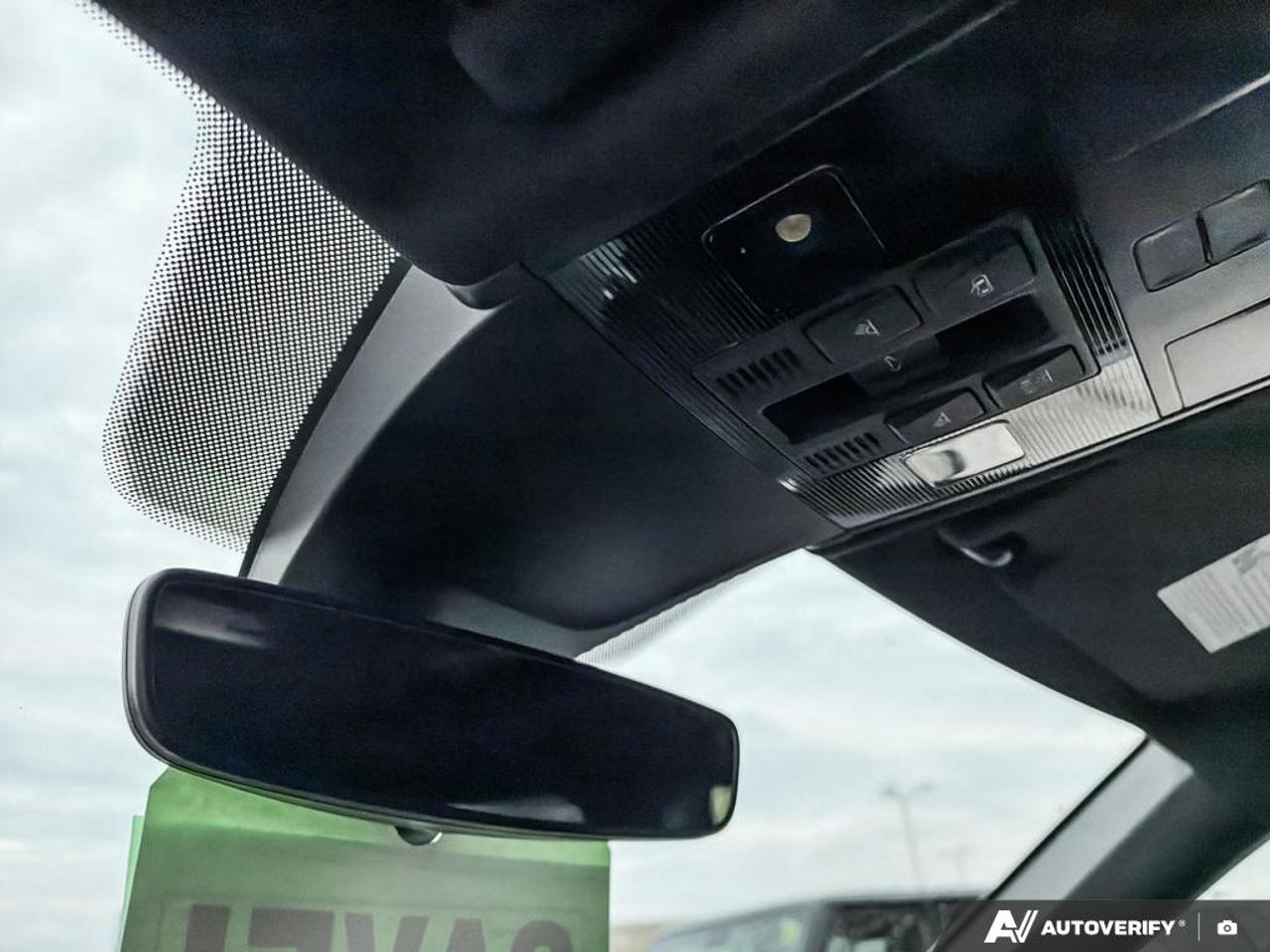 2023 Volkswagen Tiguan Comfortline R-Line Black PANORAMIC SUNROOF | HEATED SEATS | POWER LIFTGATE Photo