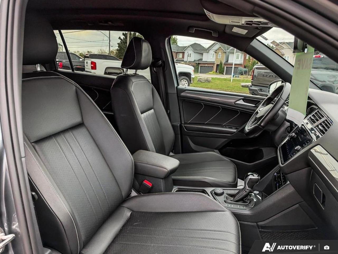 2023 Volkswagen Tiguan Comfortline R-Line Black PANORAMIC SUNROOF | HEATED SEATS | POWER LIFTGATE Photo