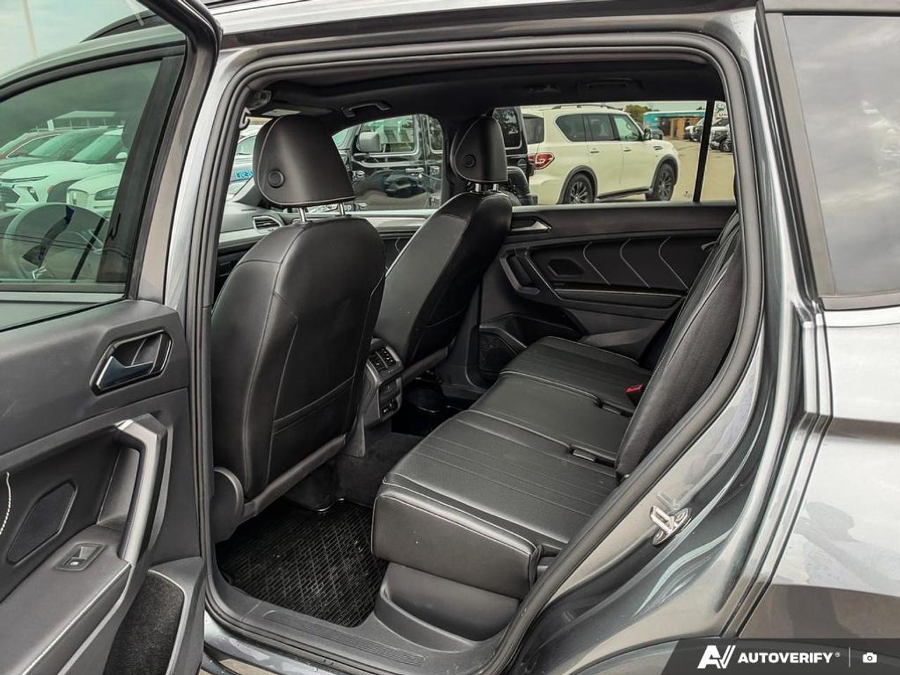 2023 Volkswagen Tiguan Comfortline R-Line Black PANORAMIC SUNROOF | HEATED SEATS | POWER LIFTGATE Photo