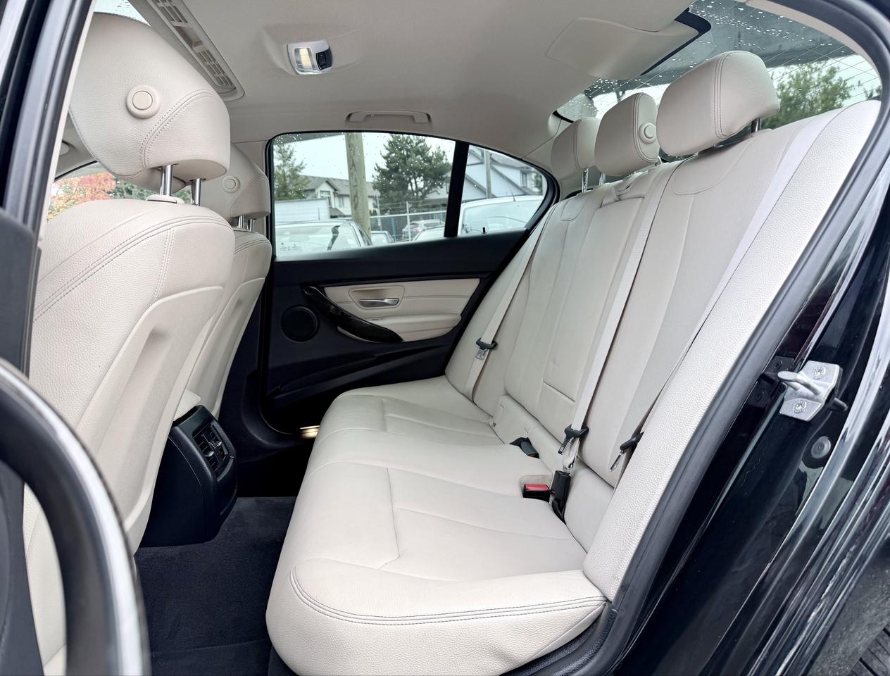 2015 BMW 3 Series FINANCING AVAILABLE Photo16