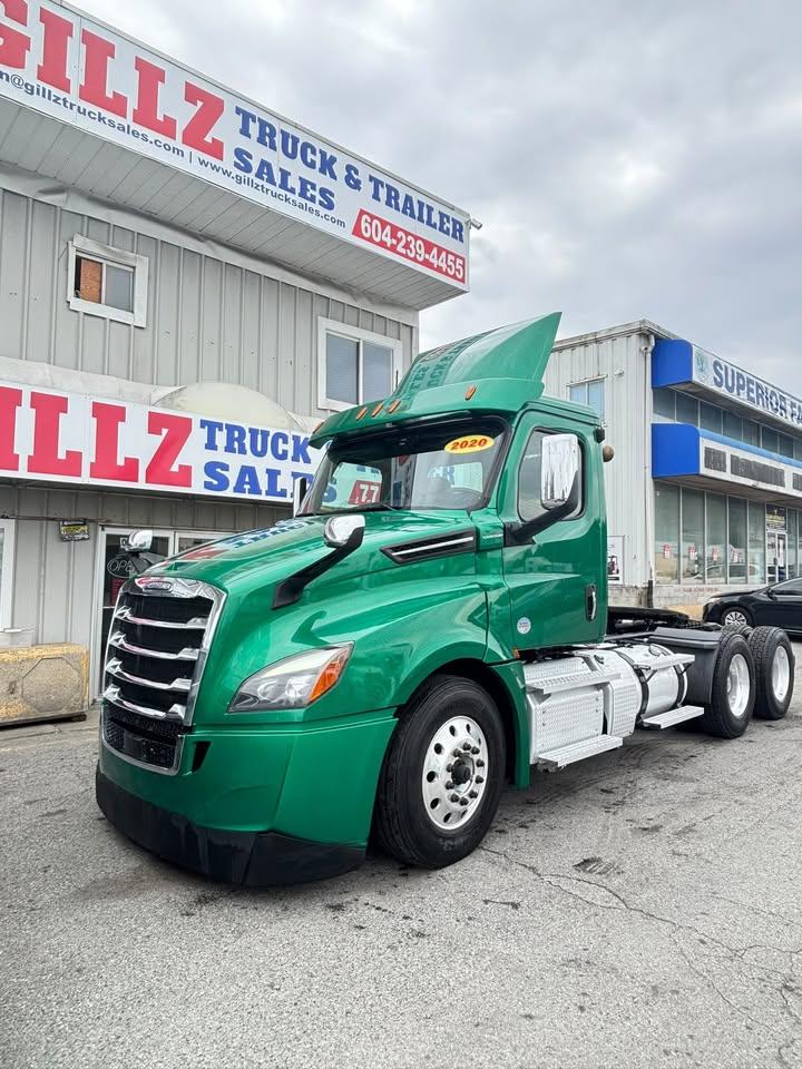 2020 Freightliner Day Cab  - Photo #1