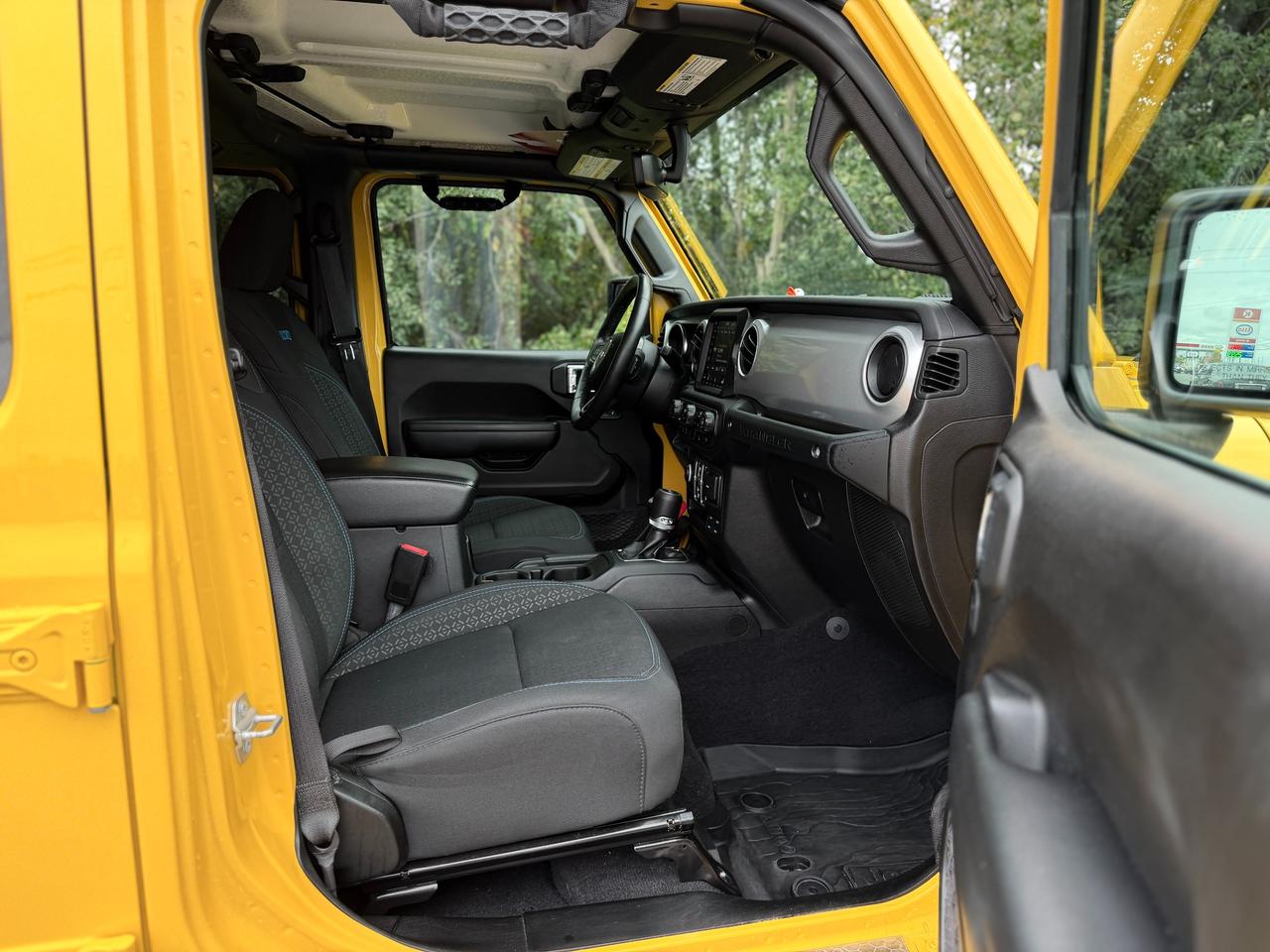 2021 Jeep Wrangler Unlimited Islander 4x4 | Loaded w/ Soft-top + more Photo
