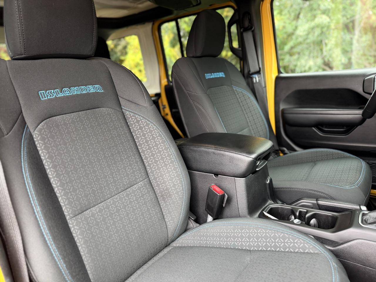 2021 Jeep Wrangler Unlimited Islander 4x4 | Loaded w/ Soft-top + more Photo