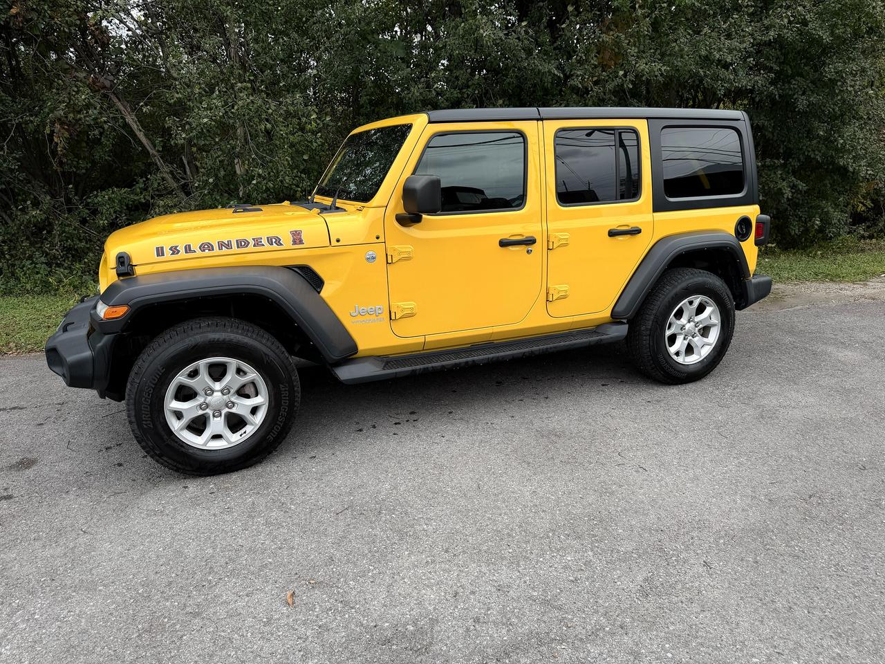 2021 Jeep Wrangler Unlimited Islander 4x4 | Loaded w/ Soft-top + more Photo