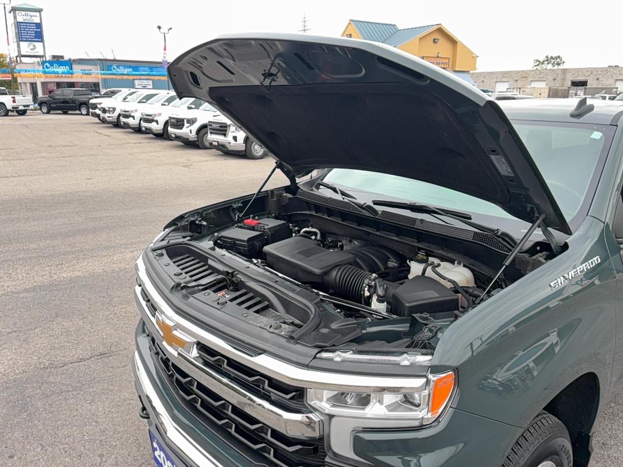 2025 Chevrolet Silverado 1500 LT 4WD CrewCab 5.3L 8cyl Gas 5'9"Box Photo