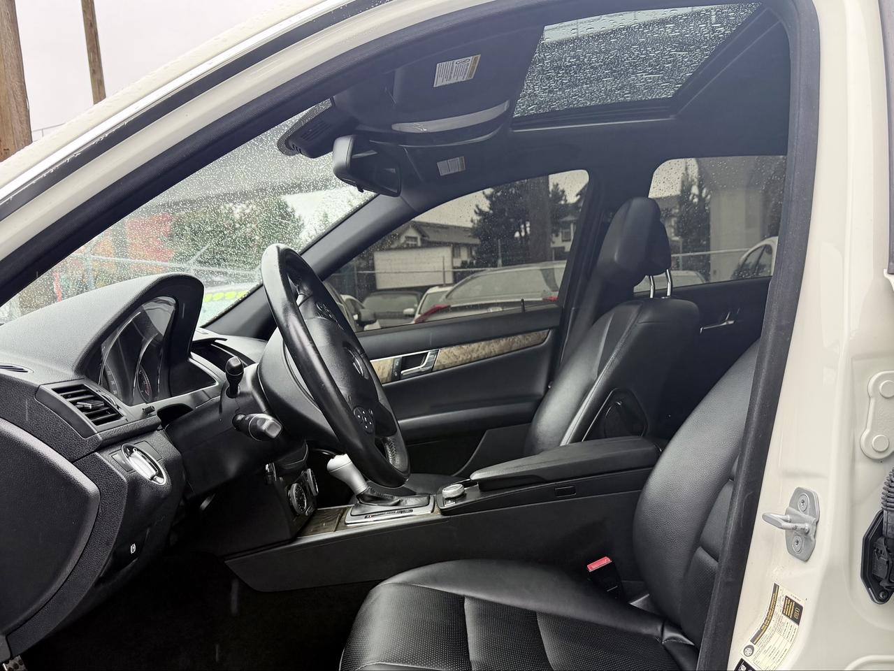 2011 Mercedes-Benz C-Class FINANCING AVAILABLE Photo9