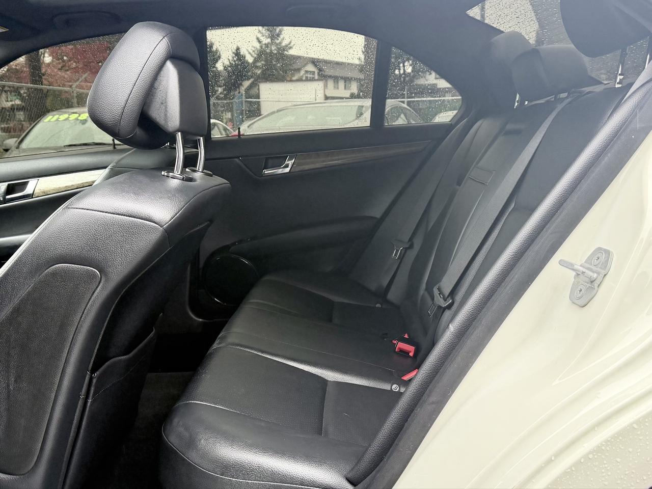 2011 Mercedes-Benz C-Class FINANCING AVAILABLE Photo15