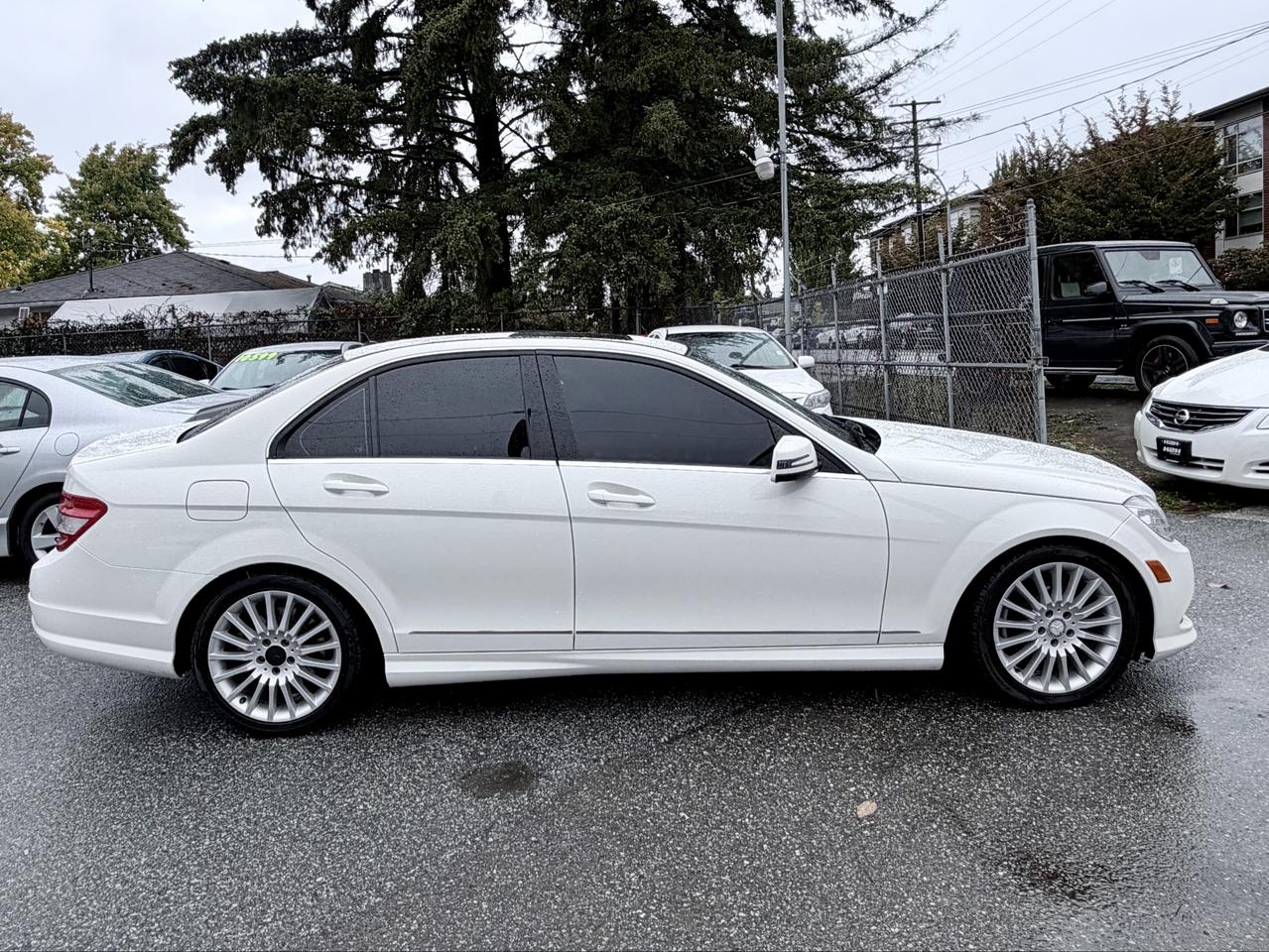 2011 Mercedes-Benz C-Class FINANCING AVAILABLE Photo4